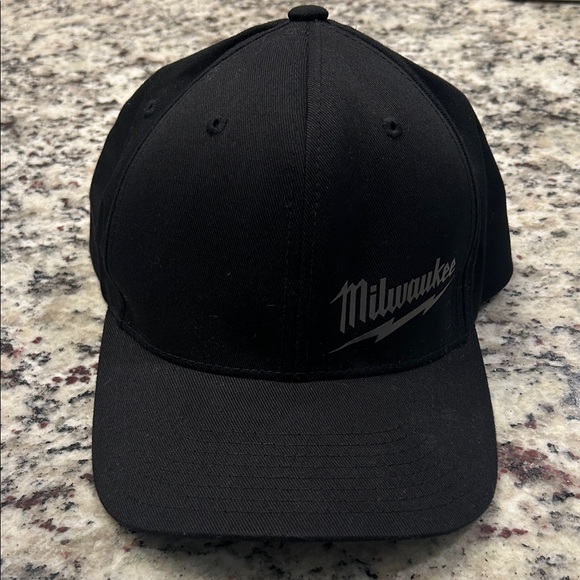Milwaukee Black Fitted  Cap L-XL - Picture 1 of 7